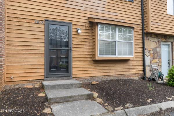 1213 Crest Brook DR, Knoxville, TN 37923