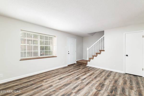 1213 Crest Brook DR, Knoxville, TN 37923