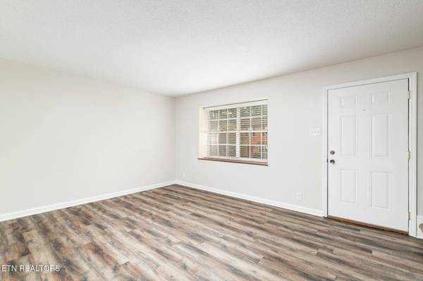 1213 Crest Brook DR, Knoxville, TN 37923