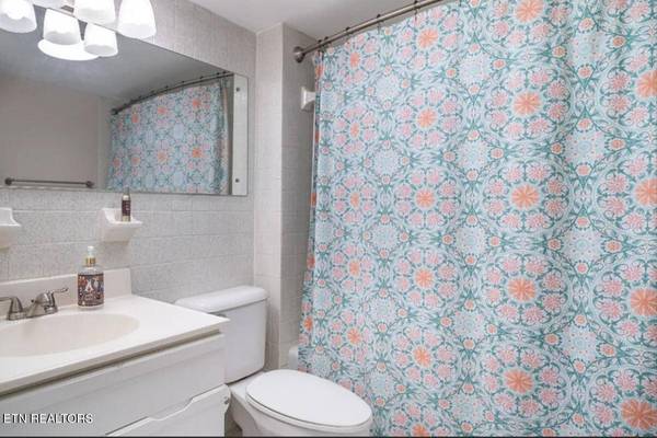 2749 Sullins St, Knoxville, TN 37919