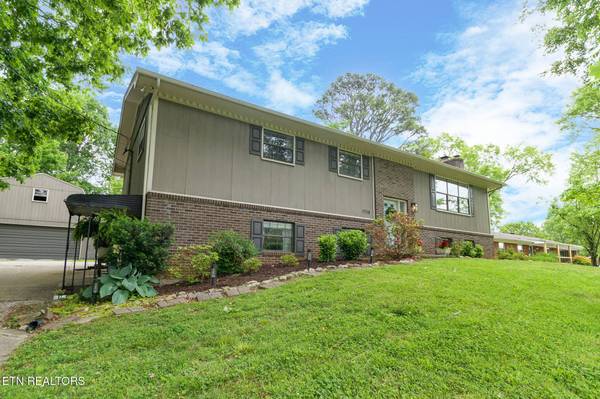 1714 Woodhaven DR, Knoxville, TN 37914