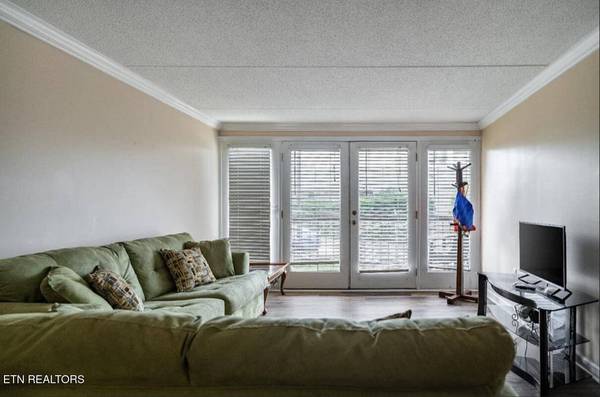 2749 Sullins St, Knoxville, TN 37919