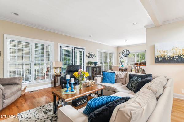 817 Vista Oaks LN, Knoxville, TN 37919