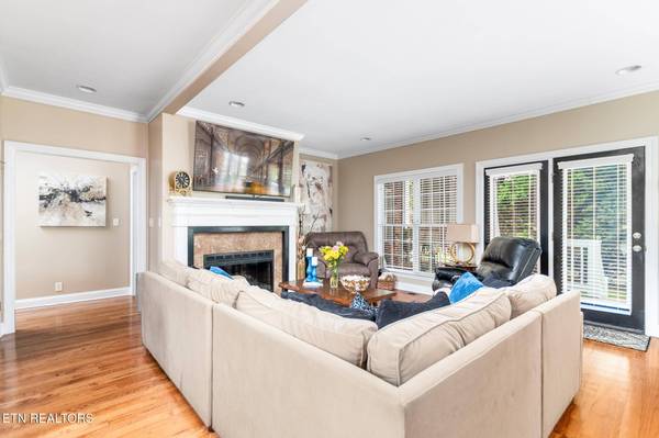 817 Vista Oaks LN, Knoxville, TN 37919