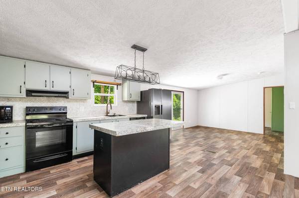 297 Wells Rd, Powell, TN 37849