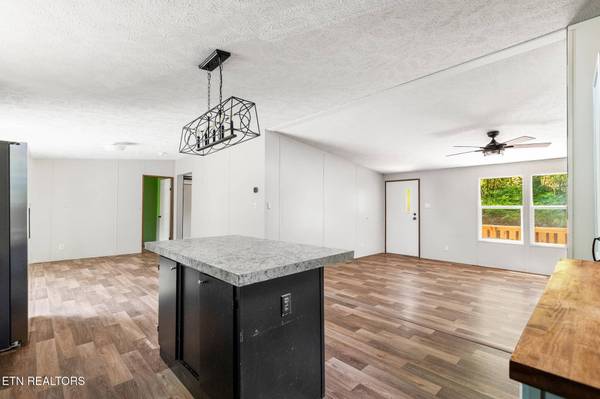 297 Wells Rd, Powell, TN 37849