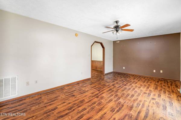 230 Grandview DR, Kodak, TN 37764