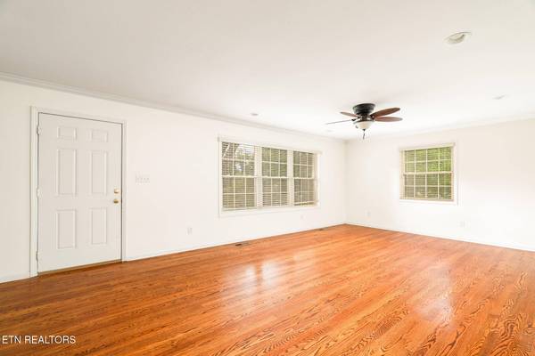 7805 Luxmore DR, Knoxville, TN 37919