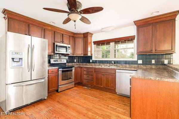 7805 Luxmore DR, Knoxville, TN 37919