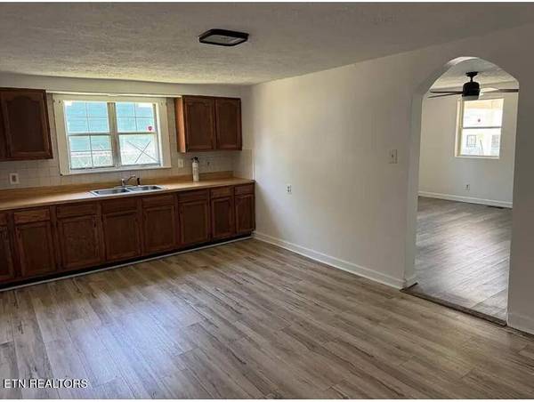 2437 Selma Ave, Knoxville, TN 37915