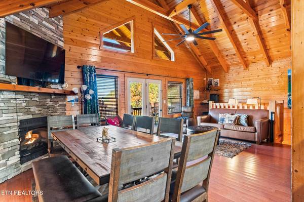 4104 Harvest Moon LN, Sevierville, TN 37862