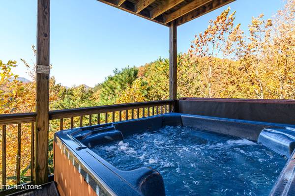 4104 Harvest Moon LN, Sevierville, TN 37862