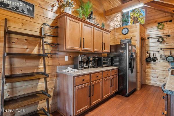 4104 Harvest Moon LN, Sevierville, TN 37862