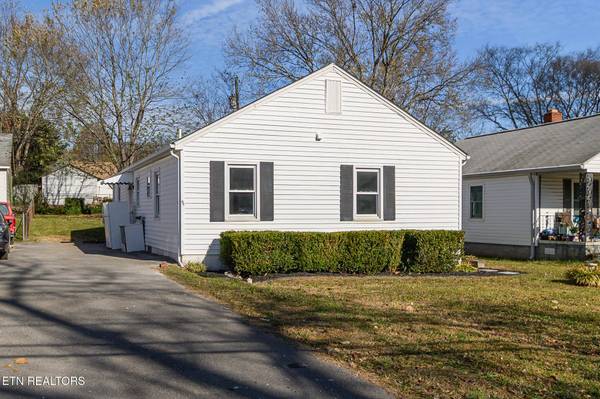 921 Shamrock Ave, Knoxville, TN 37917