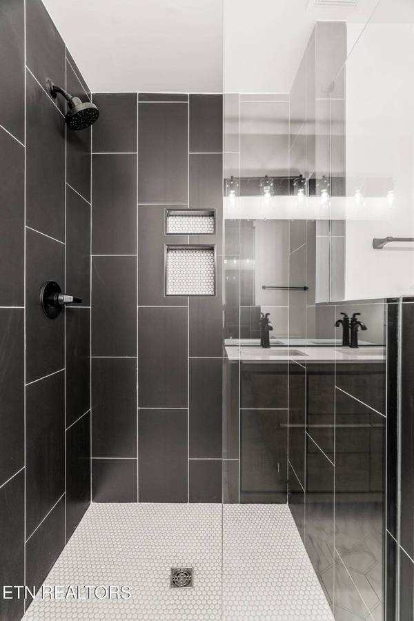 12312 Kings Gate Rd, Knoxville, TN 37934