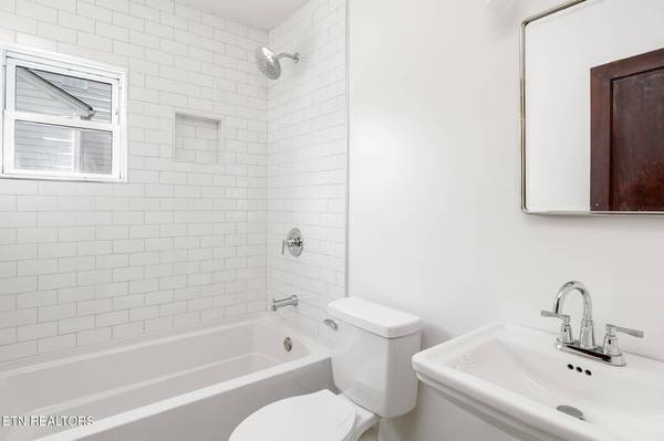 921 Shamrock Ave, Knoxville, TN 37917