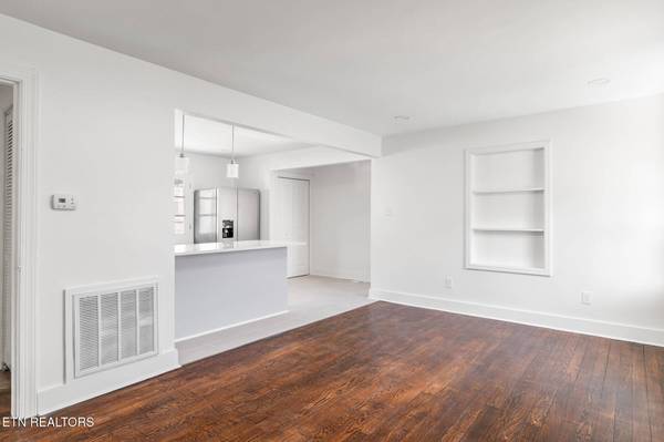 921 Shamrock Ave, Knoxville, TN 37917