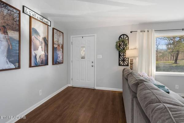 319 Meadowview DR, Harriman, TN 37748