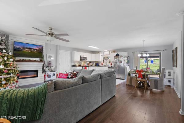 319 Meadowview DR, Harriman, TN 37748