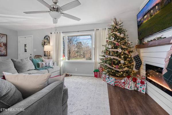 319 Meadowview DR, Harriman, TN 37748