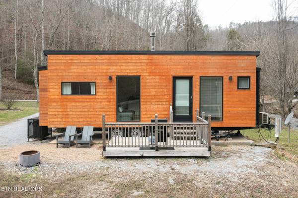 827 Mill Creek Rd, Pigeon Forge, TN 37863