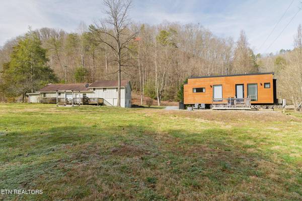 827 Mill Creek Rd, Pigeon Forge, TN 37863