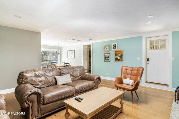 827 Mill Creek Rd, Pigeon Forge, TN 37863