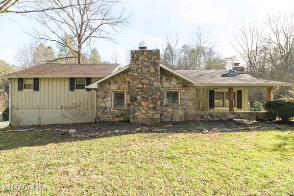 827 Mill Creek Rd, Pigeon Forge, TN 37863