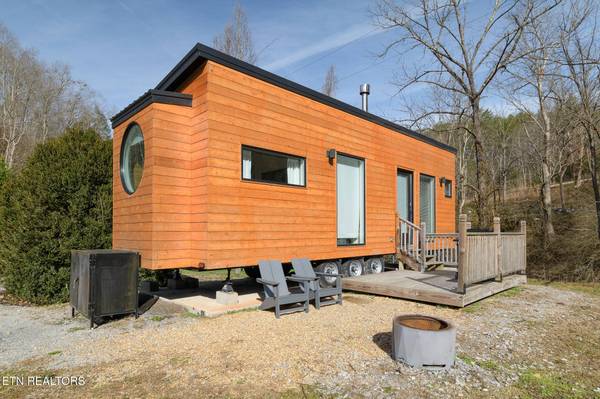 827 Mill Creek Rd, Pigeon Forge, TN 37863