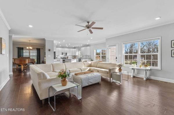 3147 Oakwood Hills LN, Knoxville, TN 37931