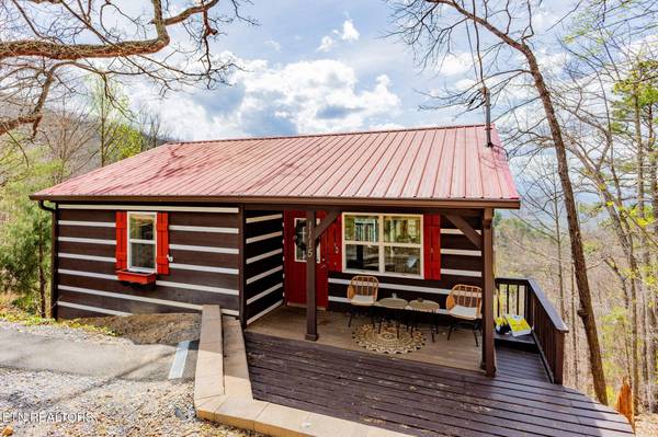 1115 Red Maple LN, Sevierville, TN 37876