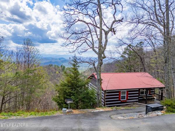 1115 Red Maple LN, Sevierville, TN 37876