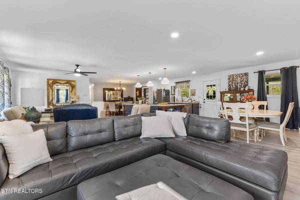 6414 Pine Grove Rd, Knoxville, TN 37914