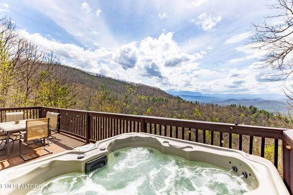 1115 Red Maple LN, Sevierville, TN 37876