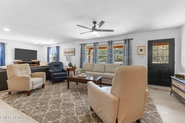 6414 Pine Grove Rd, Knoxville, TN 37914