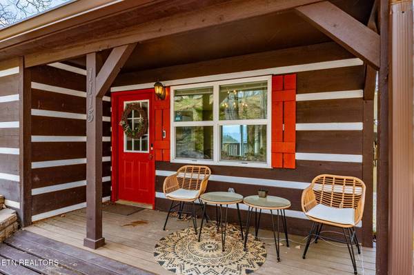 1115 Red Maple LN, Sevierville, TN 37876