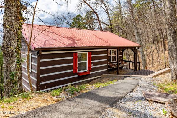 1115 Red Maple LN, Sevierville, TN 37876