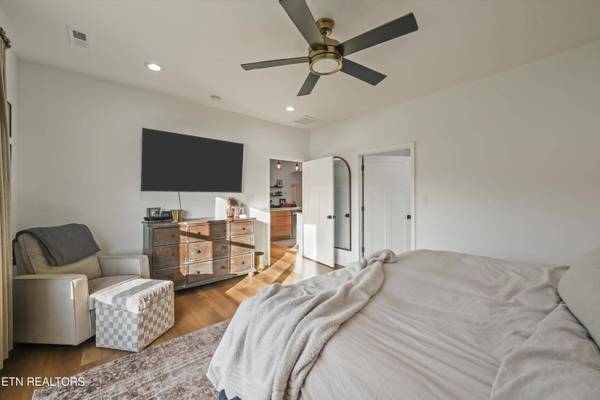 2722 River Island Blvd, Kodak, TN 37764