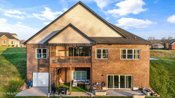 2722 River Island Blvd, Kodak, TN 37764