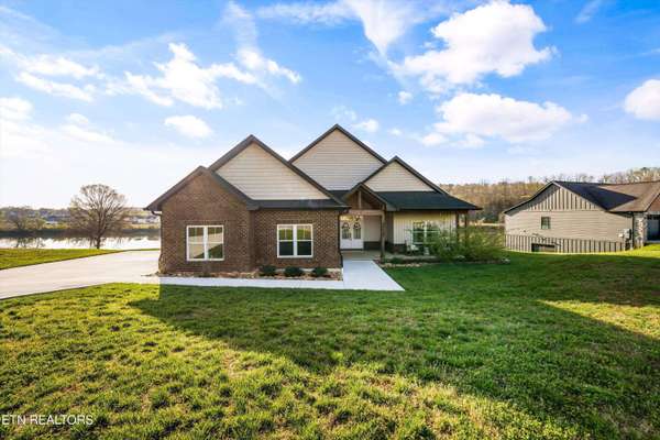 2722 River Island Blvd, Kodak, TN 37764