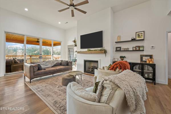 2722 River Island Blvd, Kodak, TN 37764