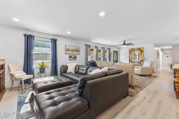 6414 Pine Grove Rd, Knoxville, TN 37914