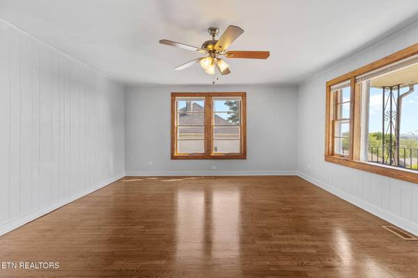 517 2nd Ave, Lenoir City, TN 37771