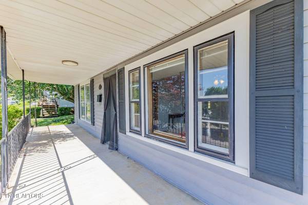 517 2nd Ave, Lenoir City, TN 37771