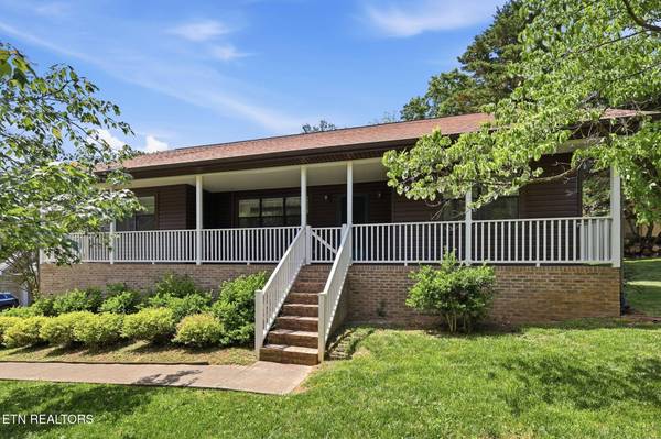 2112 Pine Meade Rd, Knoxville, TN 37923