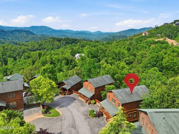 826 Gatlinburg Falls WAY, Gatlinburg, TN 37738