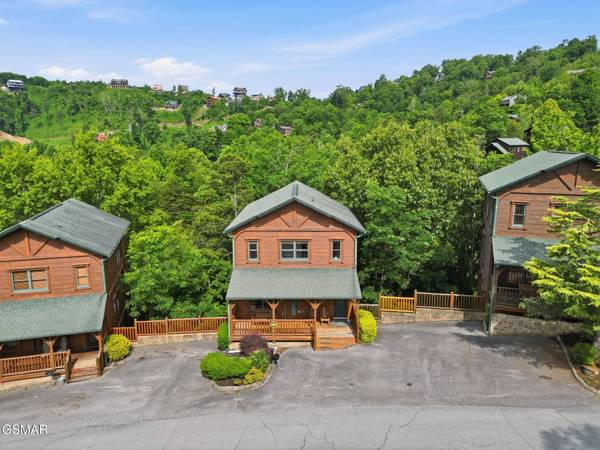 826 Gatlinburg Falls WAY, Gatlinburg, TN 37738