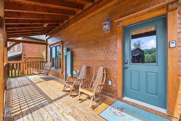 826 Gatlinburg Falls WAY, Gatlinburg, TN 37738