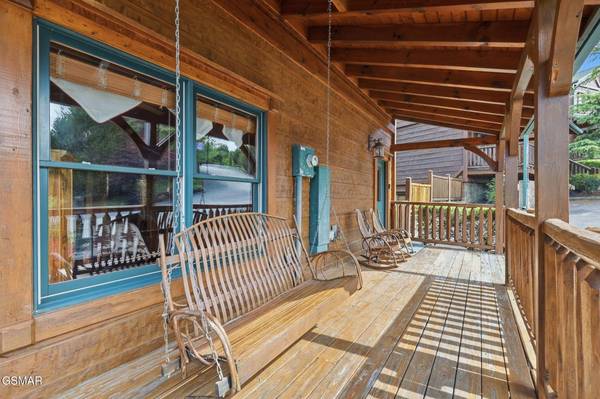 826 Gatlinburg Falls WAY, Gatlinburg, TN 37738