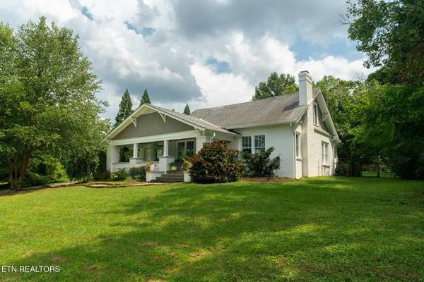 2516 Maple DR